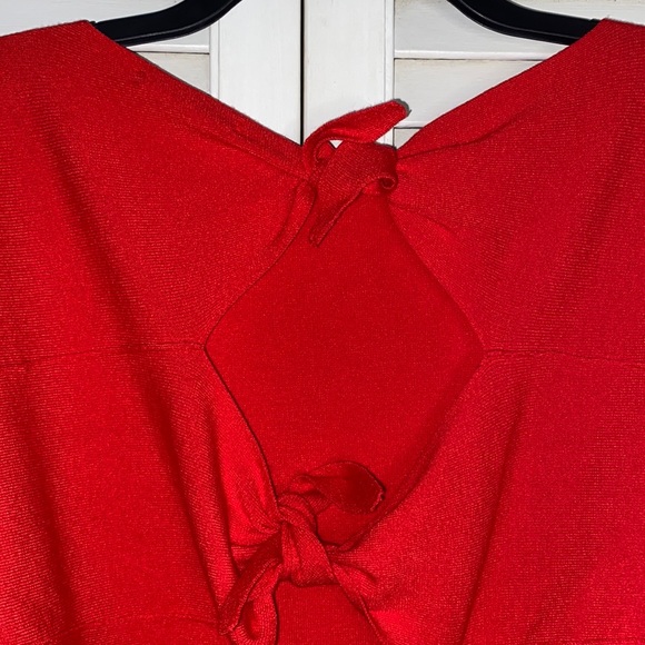 Alice + Olivia Red Tie Back Knitted Top - Picture 4 of 10